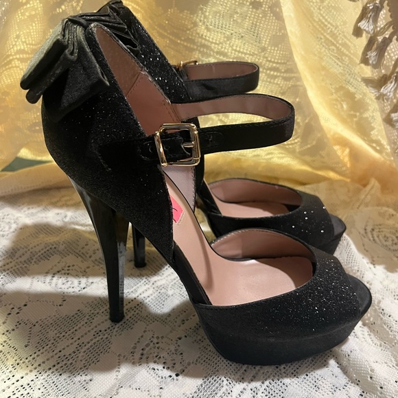 Betsey Johnson Shoes - Betsey Johnson 5” Black Glitter High Heels with Satin Bows